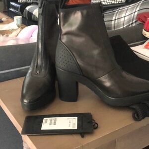 Women’s Black Zip-Front Block Heel Ankle Boots